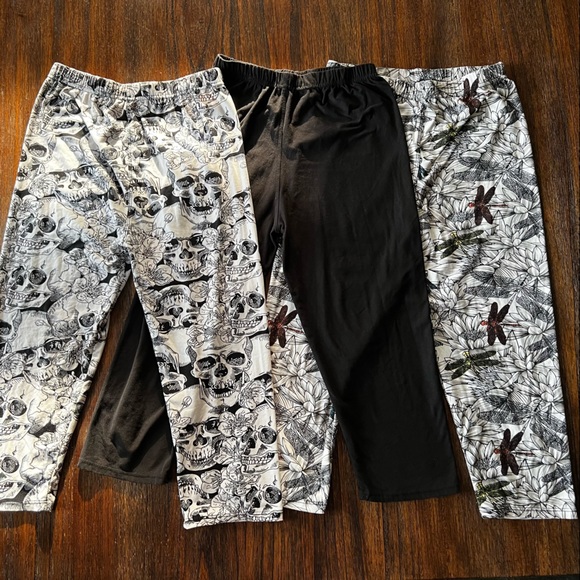 Leggings Depot (2) & Unbranded (1) lot of butter soft leggings. One Size. - Picture 8 of 11